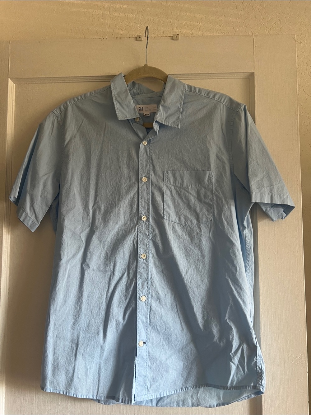 GAP Men’s Light Blue Short Sleeve Button-Down Shirt
